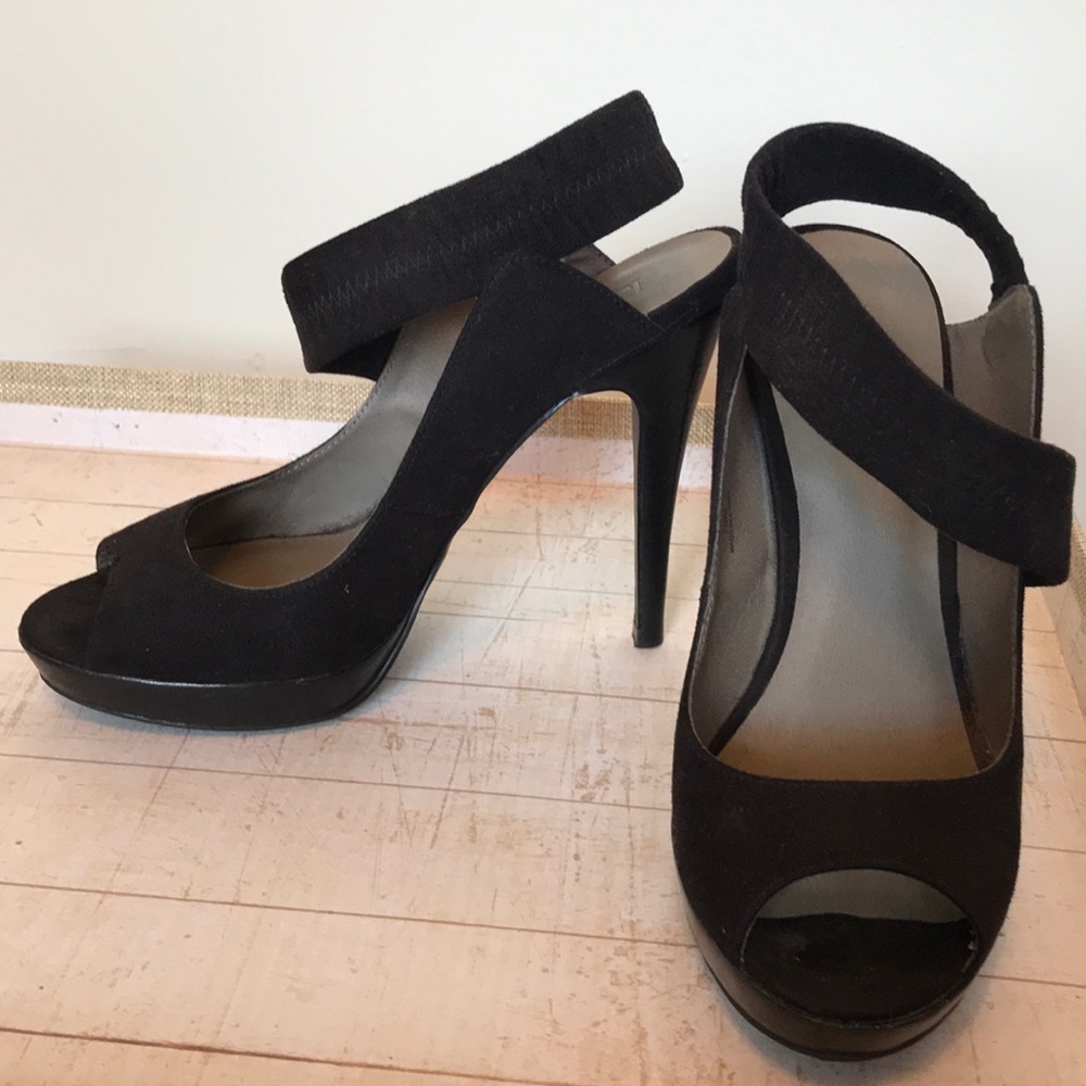 Levity Black Heels